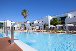 Bazén v ubytování Gloria Izaro Club Hotel nebo v jeho okolí