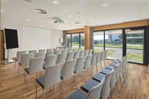 a conference room with chairs and a projection screen at Courtyard by Marriott Toulouse Airport in Toulouse +59 photos