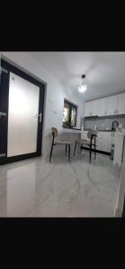 a kitchen with a table and chairs in a room at Garsoniera Veronica in Mangalia