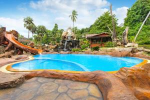 Bazén v ubytování Nana Resort Kaeng Krachan nebo v jeho okolí