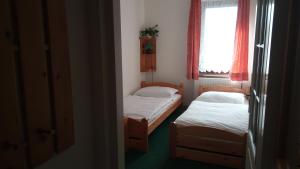 Postel nebo postele na pokoji v ubytování Hotel Bozi Dar - Excalibur