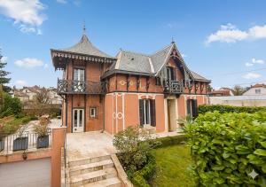 a large brick house with a balcony on top of it at Villa Alexandre III in Dijon