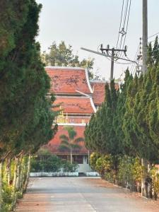 a building with a red roof on a street at เอิน อพาร์ตเมนต์ Earn Apartment in Ban Phae Buak Ha +15 photos