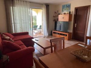 a living room with a couch and a table at Can Chus Cala Anguila in Cala Mendia