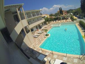 Bazén v ubytovaní Happyland Hotel Apartments alebo v jeho blízkosti + 24 fotografií