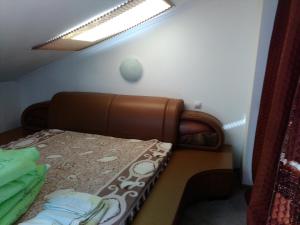 a small bed in a small room with a table at Apartments Morskoy Zakat in Zelenogradsk