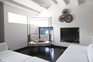 A television and/or entertainment centre at Villa Tipica Casa Tua
