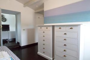 A television and/or entertainment centre at Villa Tipica Casa Tua