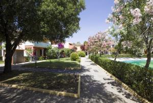 A garden outside Residence Oasi Anfiteatro