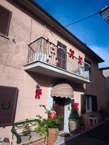 a balcony on the side of a building with christmas decorations at Alla Meria in Castiglione della Pescaia