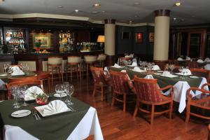 Restoran atau tempat lain untuk makan di Premier Hill Suites Hotel
