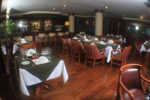 Restoran atau tempat lain untuk makan di Premier Hill Suites Hotel