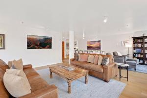 a living room with couches and a coffee table at Ice House 317 condo in Telluride