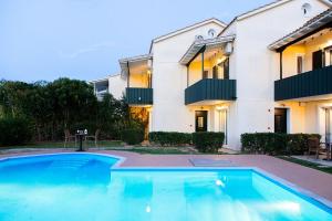 Bazén v ubytování Villaaltinaapartments nebo v jeho okolí