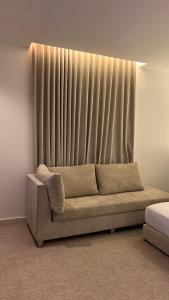 a couch in front of a window with a curtain at استديو in Medina