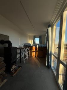 a room with a table and a bed and a window at Maringotka uprostřed divočiny in Proseč