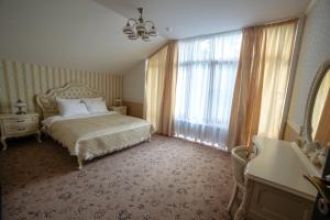 a bedroom with a bed and a large window at Park Hotel Borvikha in Pilichki +37 photos
