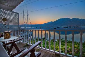 a balcony with a table and chairs and a view of the water at Losta Sahil Evi 2 in Selimiye