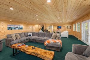 a living room with a couch and a table at River Road Lodge by NW Comfy Cabins in Leavenworth