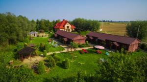 an aerial view of a house in a field with grass at Stanica Przygody in Sztutowo
