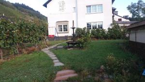 Afbeelding uit fotogalerij van Gästehaus-Weingut Michael Scholer in Schleich