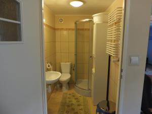 Łazienka w obiekcie Dwór Klewiny