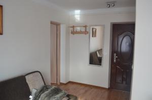 a living room with a couch and a mirror at Apartament Ustrzyki in Ustrzyki Dolne