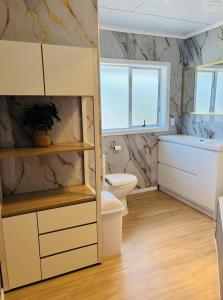 a bathroom with a toilet and a sink at Auckland Airport Guest House in Auckland +11 photos