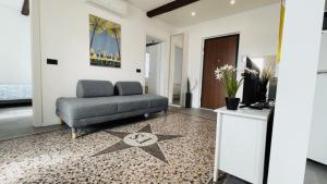 a living room with a couch and a star rug at Comodissimo Gaslini e mare in Genoa