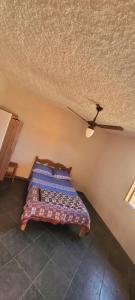 a bedroom with a bed and a ceiling at Bituca Hostel e Café in Milho Verde