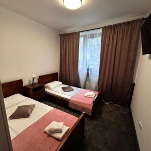 מיטה או מיטות בחדר ב-Hotel Paviljon