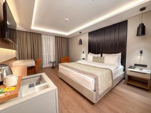 a bedroom with a large bed in a room at Dedeman Adana in Adana