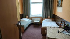 a hotel room with two beds and a window at Park Hotel in Hamm