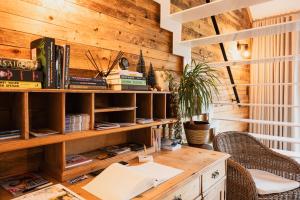 an office with wooden walls and a desk and chairs at Klaverhoeve Stene in Ostend