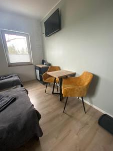 a room with a table and chairs and a bed at Stary Młyn in Glinik