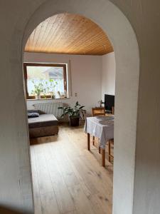 a room with a table and a bed and a window at Ferienwohnung Landleben in Bühlertann