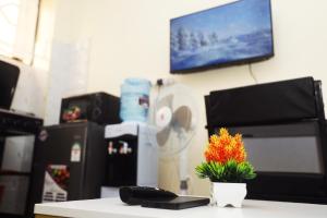 a desk with a phone and a flower in a vase at PALISADES homes in Voi