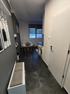a kitchen and living room with a washer and dryer at Ákos Apartman in Székesfehérvár