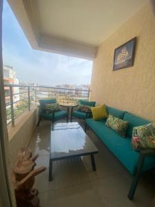 a living room with a couch and a table at Super Logement in Tangier