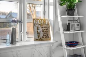 an ever family that is just had to play bag on a window sill at Feriehus 1150 in Ringkøbing