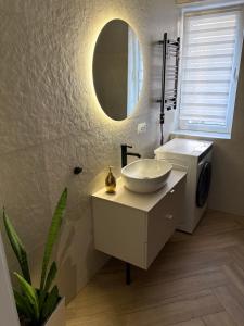 a bathroom with a sink and a mirror at Apartaments Rocha 159 - Blisko Jasnej Góry - free parking in Częstochowa
