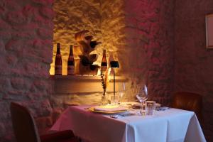 a table with a white table cloth and wine glasses at Klosterhof Weingut BoudierKoeller in Stetten