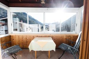 a table and two chairs in a room with a window at Pension Bavaria in Mittenwald