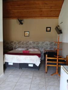 a bedroom with a bed in a room at Chalé Romântico in Extrema