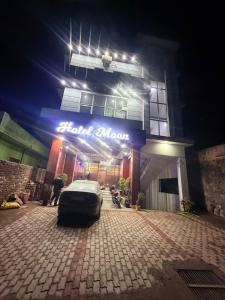 Gallery image of The Hotel Moon in Pāonta Sāhib