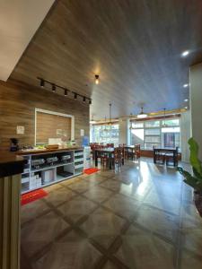 a kitchen and dining room with a table and chairs at Dream'Star Resort in Puerto Galera
