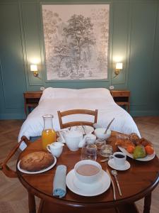 a table with food on top of a bed at Manoir de Salleviale in Conques-en-Rouergue