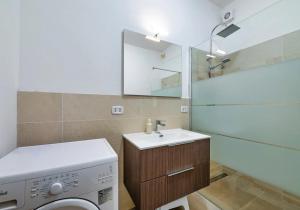 a bathroom with a sink and a washing machine at La Residenza dell'Arrotino in Capitan Loreto +47 photos
