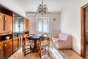 a dining room with a table and a chair at La Residenza dell'Arrotino in Capitan Loreto