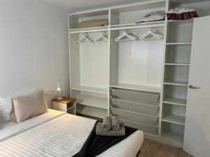 a bedroom with a bed and a closet with shelves at Arguineguín sol y playa in Arguineguín +29 photos